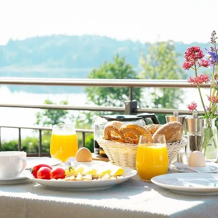Lebensart-am-see-elegante-ferienwohnung-see-lodge-direkt-am-see * バート・エンドルフ
